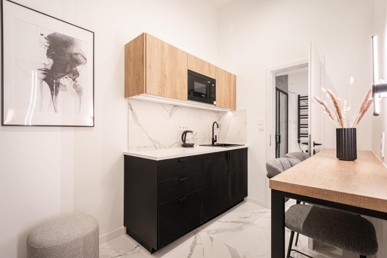 E56 - Grand Boulevard Heritage Residence - Best Location By Bqa Budapest Kültér fotó